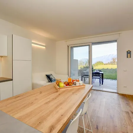 Paradeis Apartment *