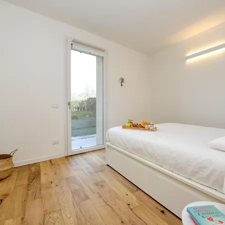 Paradeis Apartment