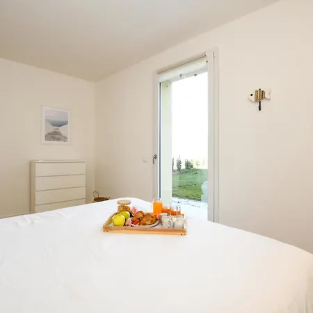 Paradeis Apartment