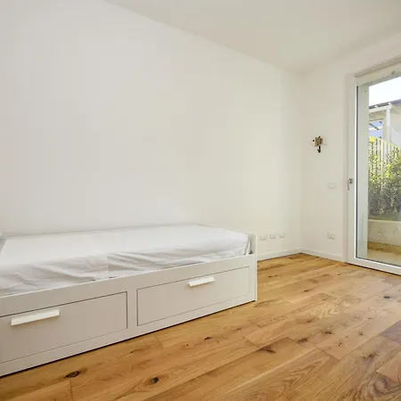 Apartment Paradeis
